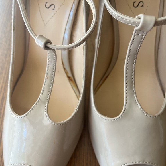 Guess Leather T Strapped and Ankle Strapped Heel, Size 8, EUC - Picture 4 of 12